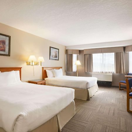 Days Inn By Wyndham Hinton Buitenkant foto