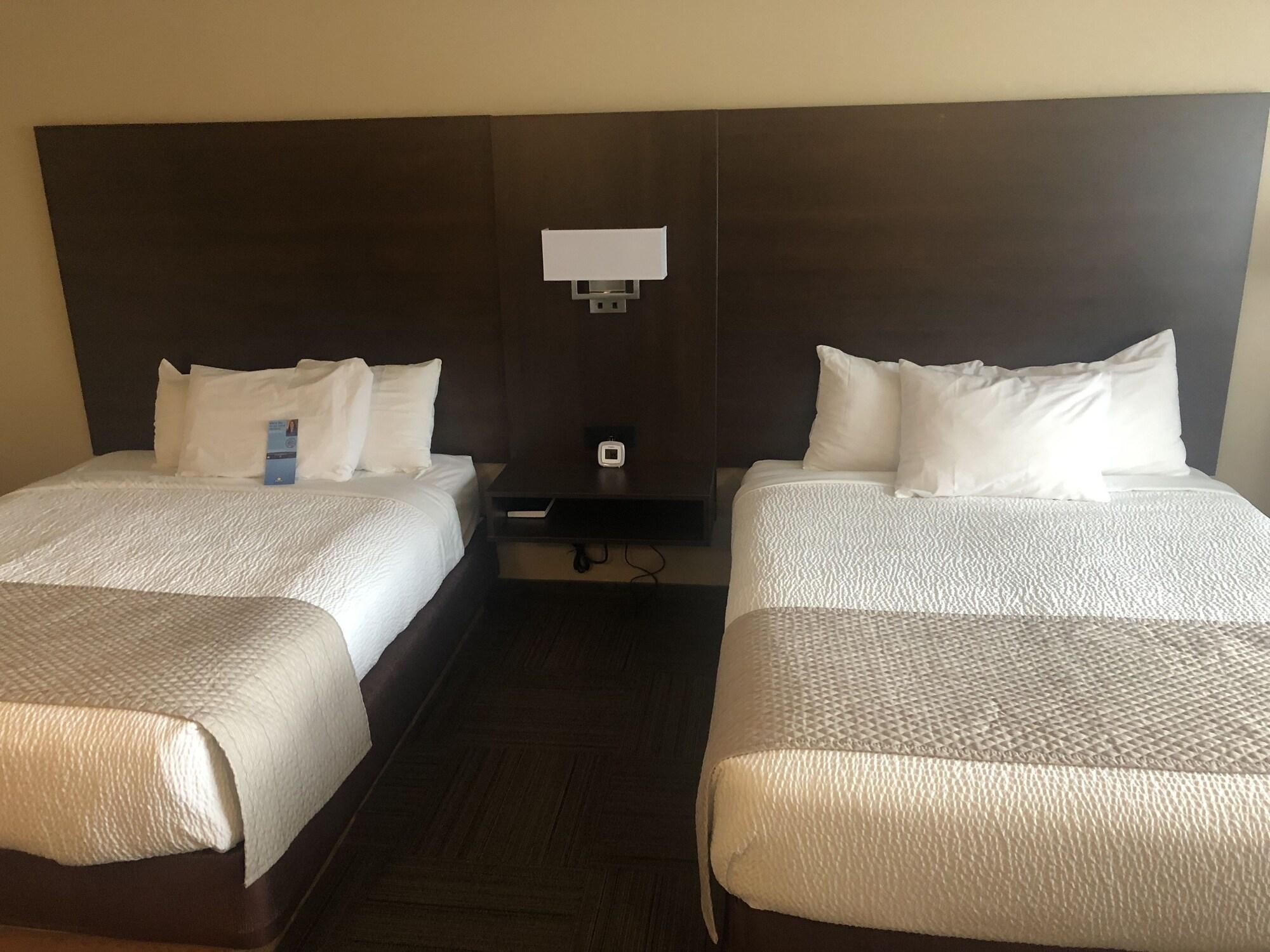 Days Inn By Wyndham Hinton Buitenkant foto
