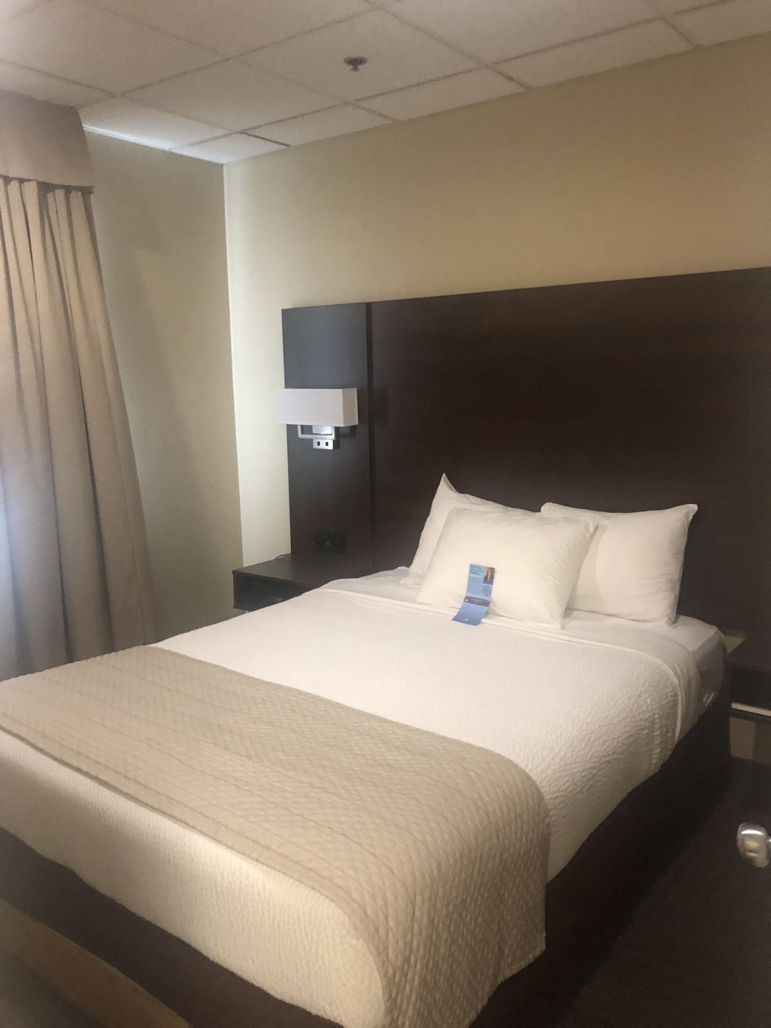 Days Inn By Wyndham Hinton Buitenkant foto