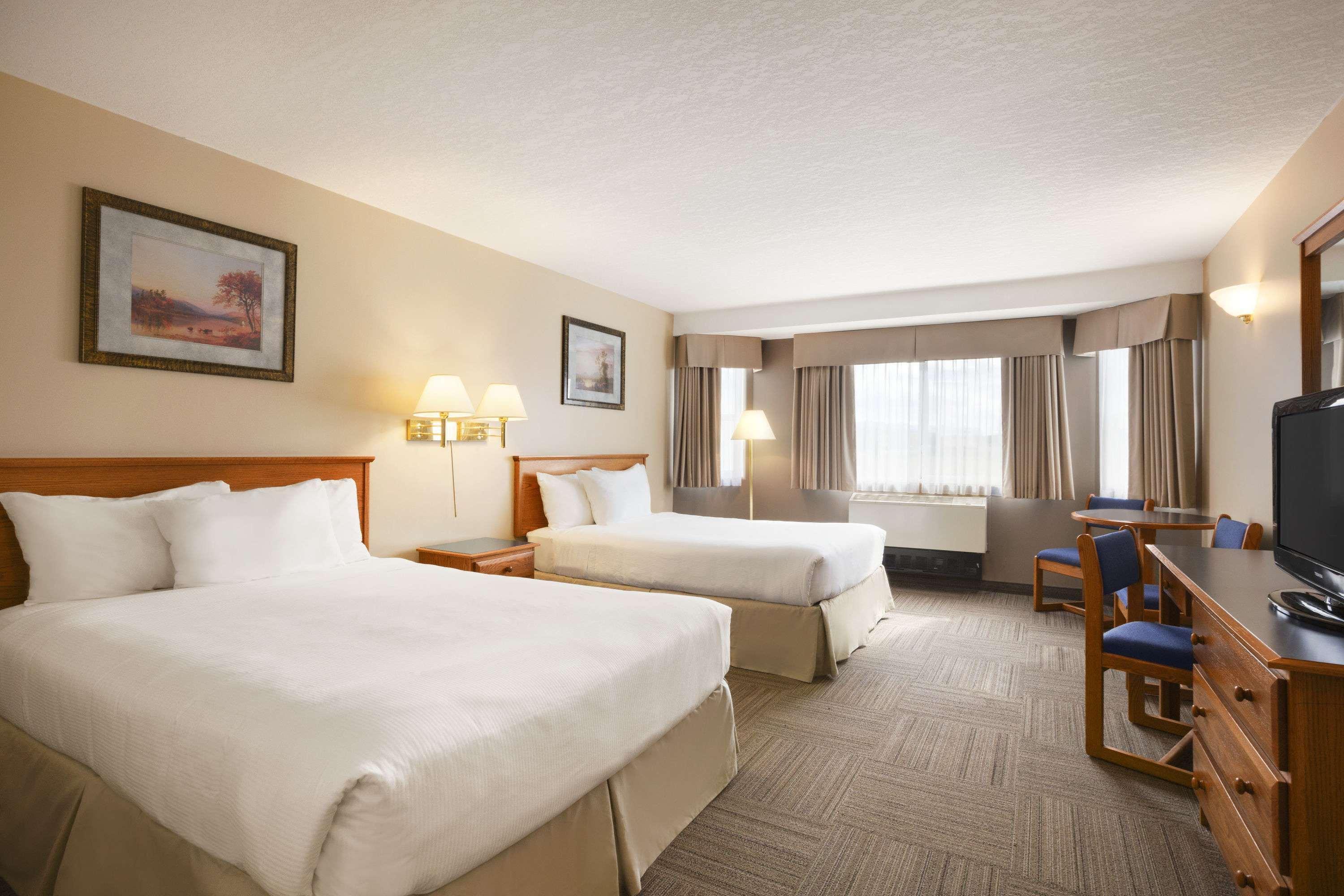 Days Inn By Wyndham Hinton Buitenkant foto