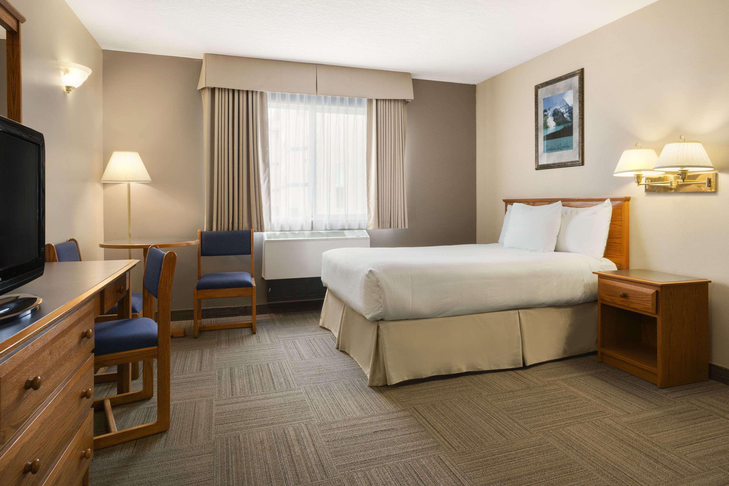Days Inn By Wyndham Hinton Buitenkant foto