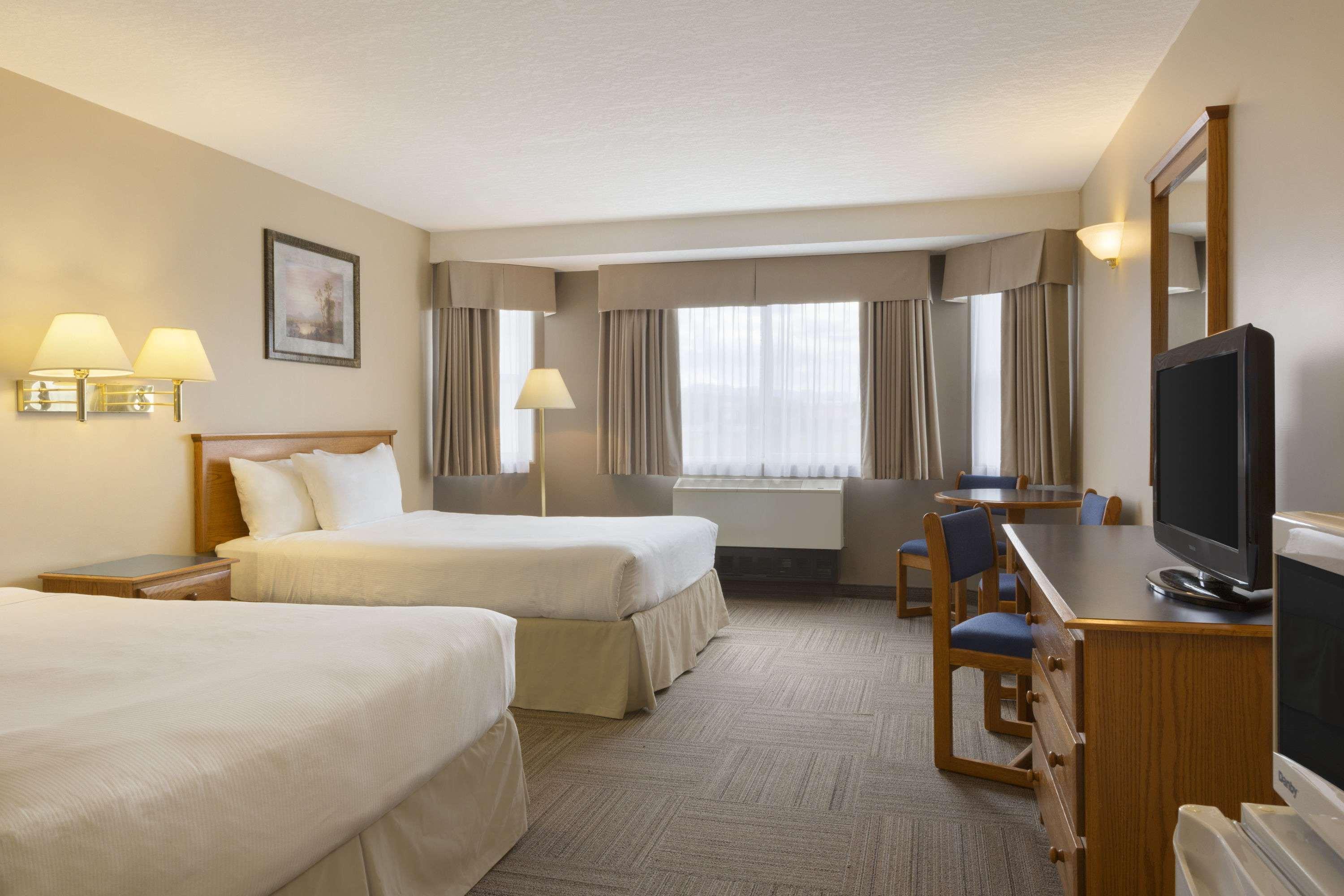 Days Inn By Wyndham Hinton Buitenkant foto