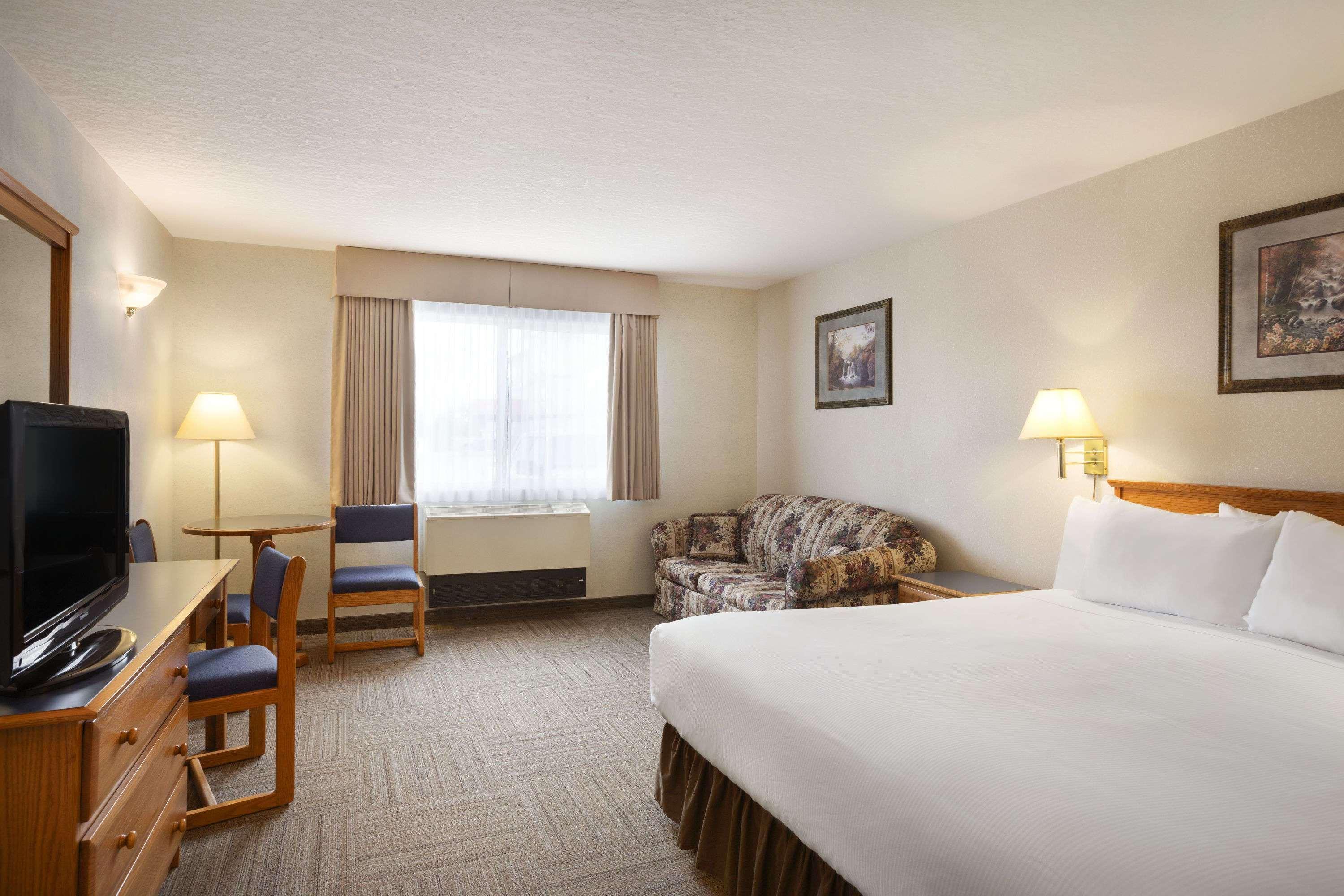 Days Inn By Wyndham Hinton Buitenkant foto
