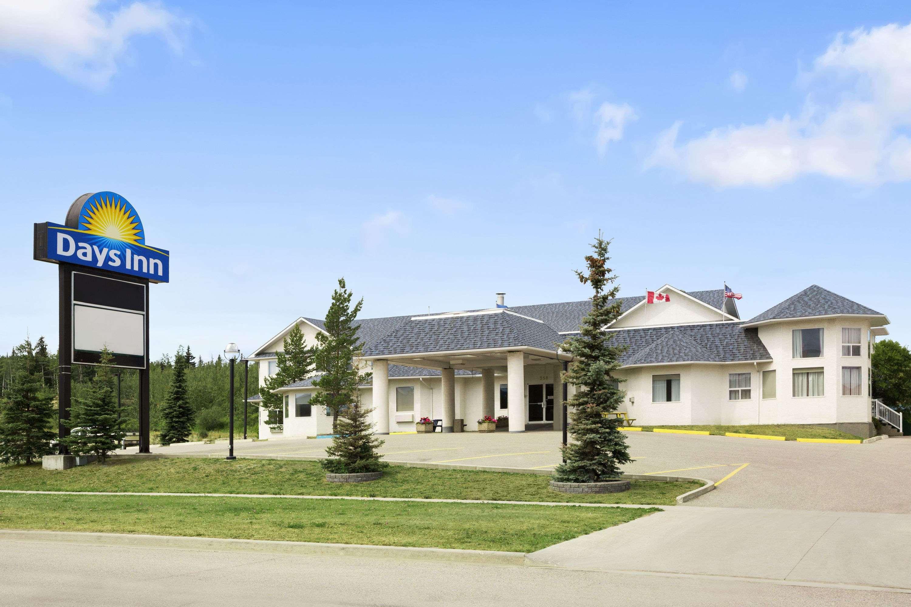 Days Inn By Wyndham Hinton Buitenkant foto