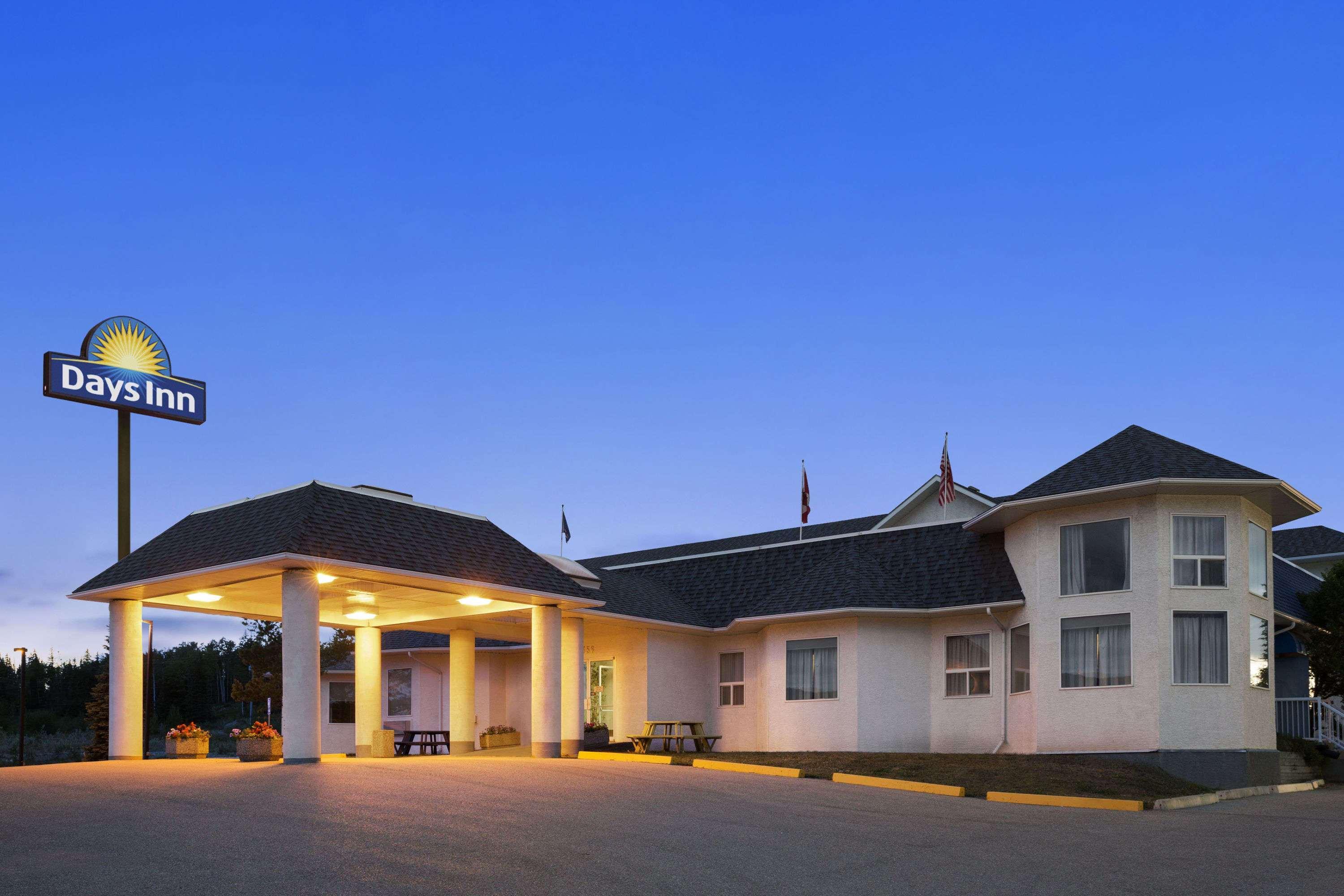 Days Inn By Wyndham Hinton Buitenkant foto
